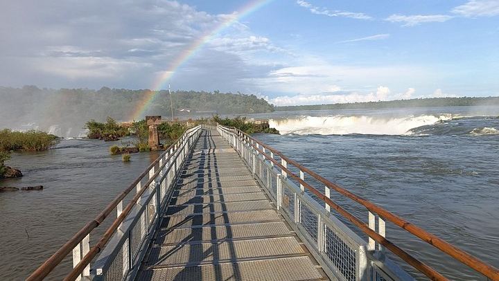 Iguazu Falls Tour with Private Transport and a Tourism-Trained Guide, Argentina and Brazil (4/12)