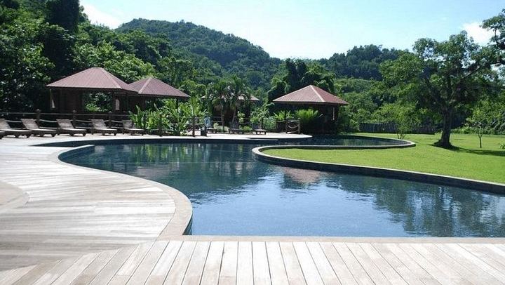 Private YS Falls Trip from Montego Bay for Up to Seven, Transport and Guide Only (2/2)