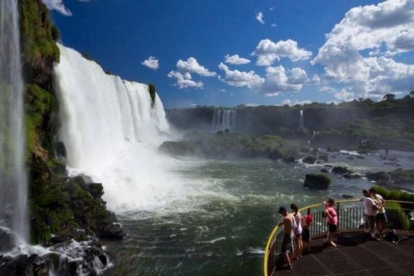 Customizable Private Iguazu Falls Tour with 4-Hour or 8-Hour Vehicle and Guide