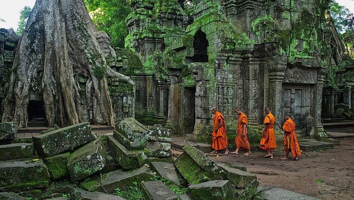 Private 2-Day Phnom Kulen Waterfall, Kampong Phluk and Angkor Sunrise Tour with Guide (2/12)