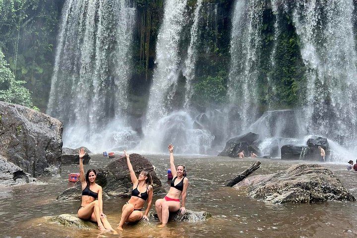 Private 2-Day Phnom Kulen Waterfall, Kampong Phluk and Angkor Sunrise Tour with Guide (3/12)