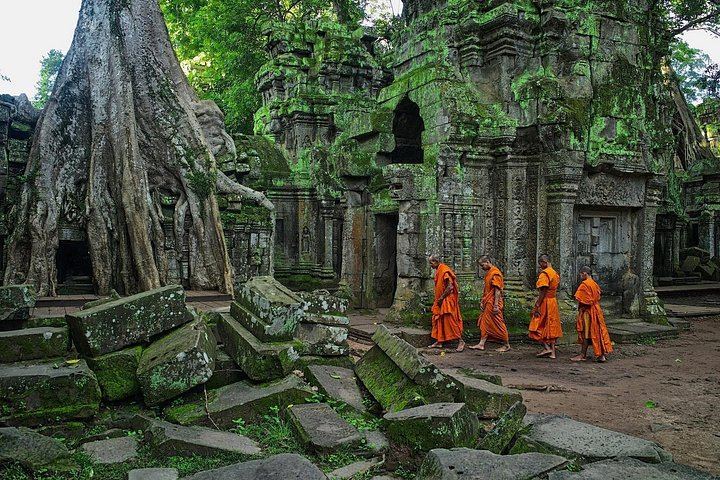 Private 2-Day Phnom Kulen Waterfall, Kampong Phluk and Angkor Sunrise Tour with Guide (2/12)