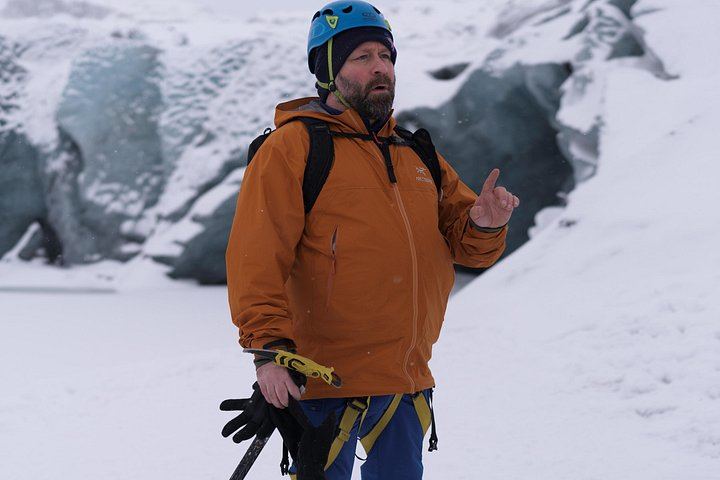 Private South Coast Day Tour from Reykjavik with Gljufrabui, Dyrholaey and Glacier Hike (1/12)