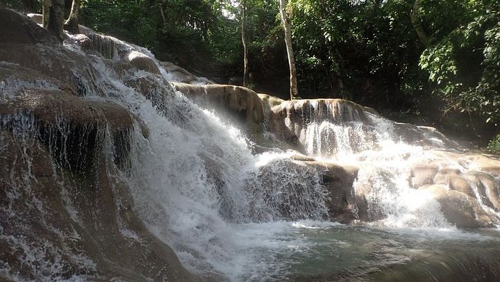 Private Dunn's River Falls, Blue Hole and Secret Falls Day Tour with Entrance Fees (1/6)