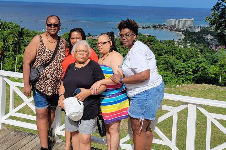 Private Dunn's River Falls Climb with Ocho Rios Sightseeing and Shopping (10/12)