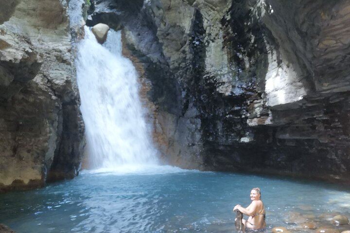 Private Full-Day Curubande Tubing, Cliff Jump, La Leona and Llanos de Cortes (7/12)