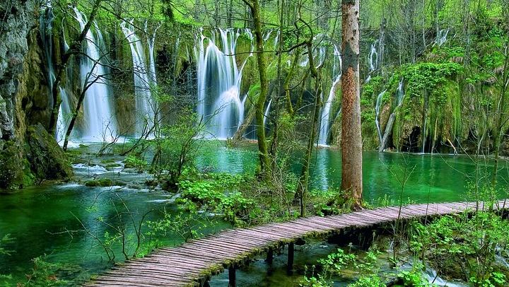 Plitvice Lakes Private Full-Day Tour from Zadar with Kozjak Boat and Train (4/9)