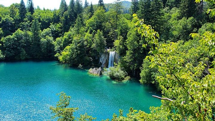 Plitvice Lakes Private Full-Day Tour from Zadar with Kozjak Boat and Train (1/9)
