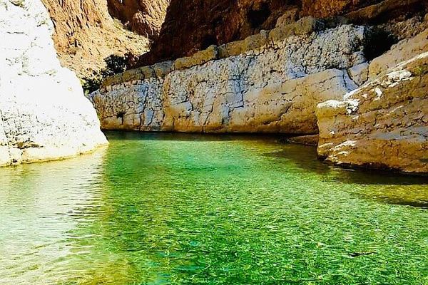 Private 4WD Day Trip from Muscat to Wadi Shab, Bimmah Sinkhole and Fins Beach