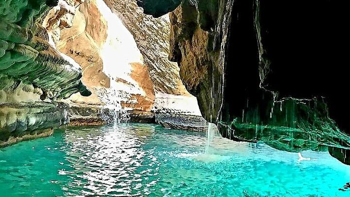 Private 4WD Day Trip from Muscat to Wadi Shab, Bimmah Sinkhole and Fins Beach (1/6)