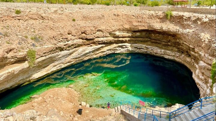 Private 4WD Day Trip from Muscat to Wadi Shab, Bimmah Sinkhole and Fins Beach (2/6)