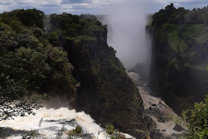 Victoria Falls Private Guided Tour with Hotel Pickup in Air-Conditioned Vehicle (6/12)