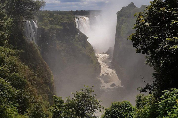 Victoria Falls Private Guided Tour with Hotel Pickup in Air-Conditioned Vehicle (7/12)