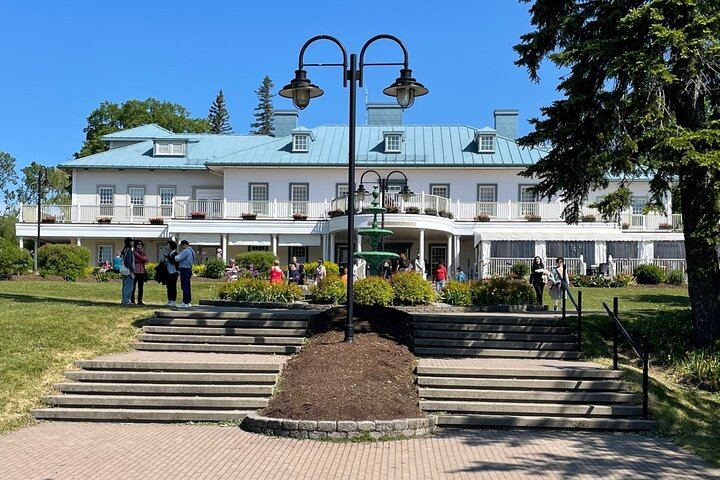 Private Half-Day Montmorency Falls and Sainte-Anne-de-Beaupré Trip in a Luxury Vehicle (7/10)