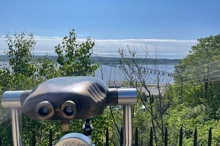 Private Half-Day Montmorency Falls and Sainte-Anne-de-Beaupré Trip in a Luxury Vehicle (5/10)