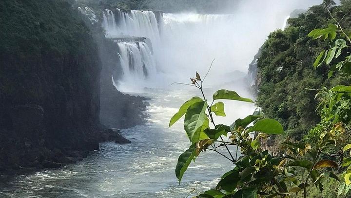 Private Iguazu Falls Day Tour with Air-Conditioned Transport and Border Corridor (4/12)