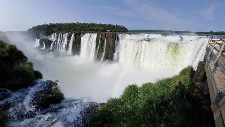 Private Iguazu Falls Day Tour with Air-Conditioned Transport and Border Corridor (2/12)