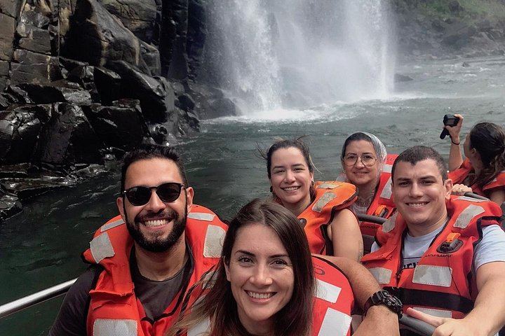 Private Iguazu Falls Day Tour with Air-Conditioned Transport and Border Corridor (11/12)