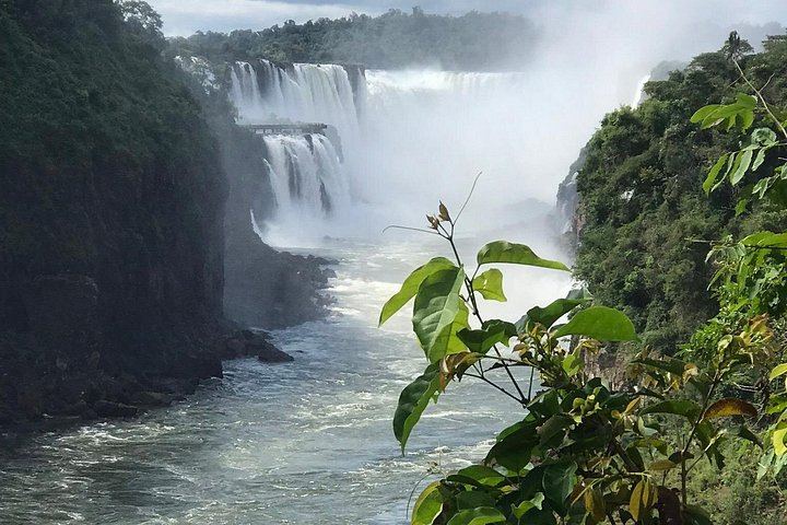 Private Iguazu Falls Day Tour with Air-Conditioned Transport and Border Corridor (4/12)