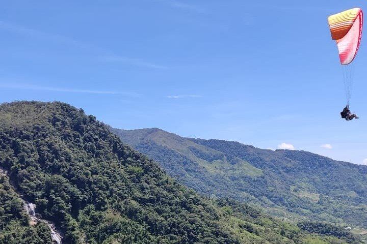Private Paragliding Flight, Waterfall Hike and Mindfulness Session from Medellin (8/12)