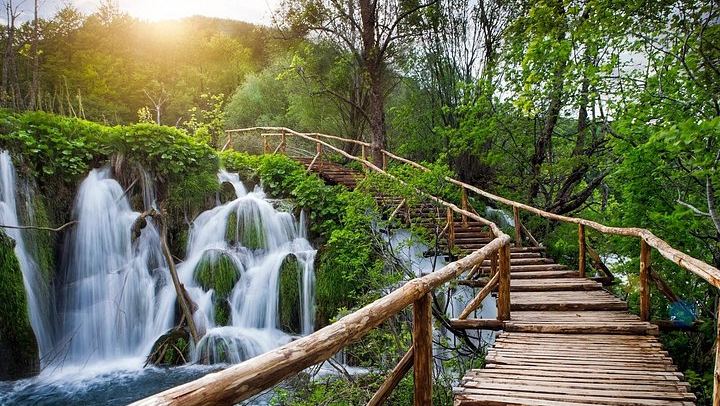 Private Plitvice Lakes Day Trip from Zagreb with Guide, Electric Boat and Train (3/5)
