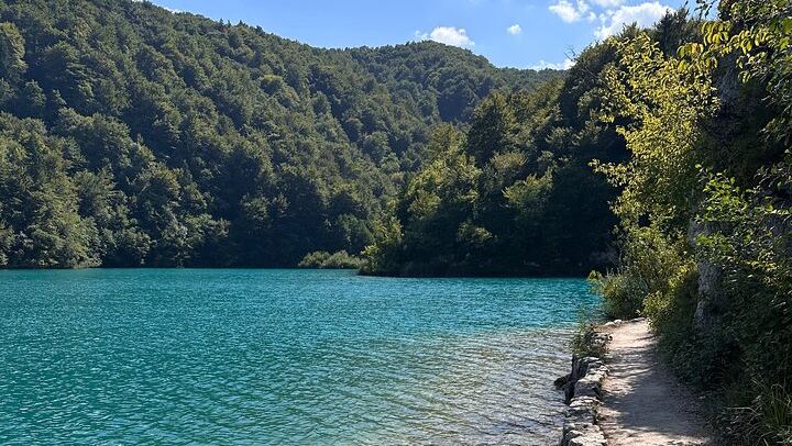 Plitvice Lakes Private Day Tour from Zadar for 1 to 4 Guests, Admission Included (1/12)