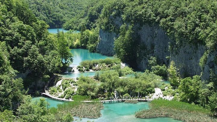 Private Plitvice Lakes Day Trip from Zagreb with Guide, Electric Boat and Train (1/5)