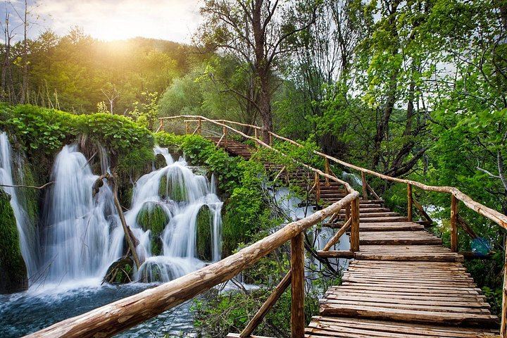Private Plitvice Lakes Day Trip from Zagreb with Guide, Electric Boat and Train (3/5)