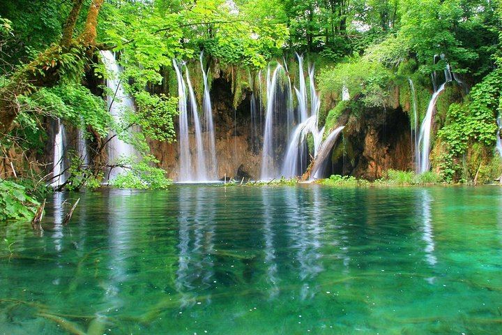 Private Plitvice Lakes Day Trip from Zagreb with Guide, Electric Boat and Train (4/5)