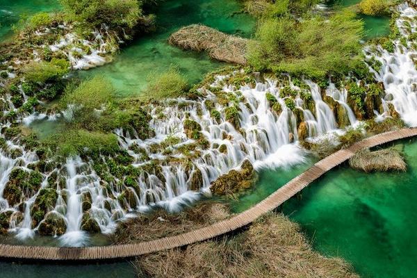 Private Plitvice Lakes Day Trip from Zagreb with Guide, Electric Boat and Train