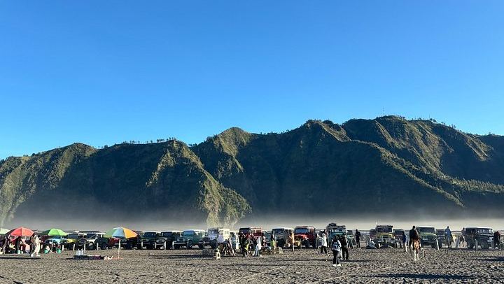 Mount Bromo Sunrise and Tumpak Sewu Waterfall Private Day Tour from Malang (4/7)