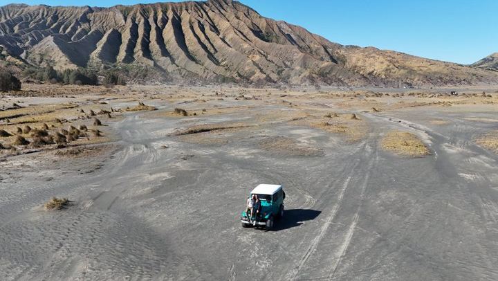 Mount Bromo Sunrise and Tumpak Sewu Waterfall Private Day Tour from Malang (2/7)