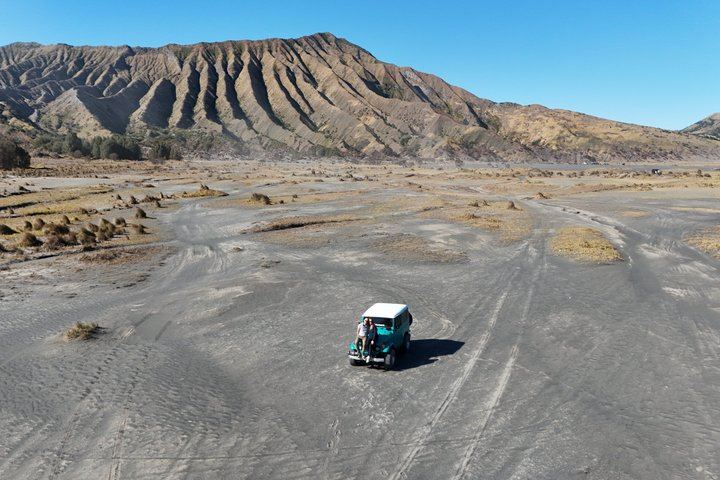 Mount Bromo Sunrise and Tumpak Sewu Waterfall Private Day Tour from Malang (2/7)