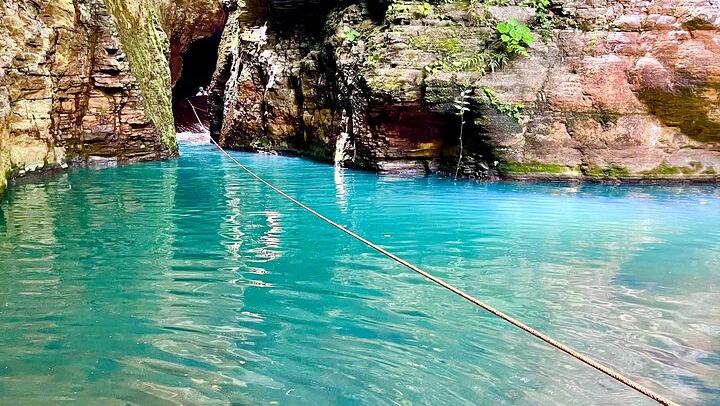 Private La Leona Waterfall Tour with Hotel Transportation, Lunch and Water (2/12)