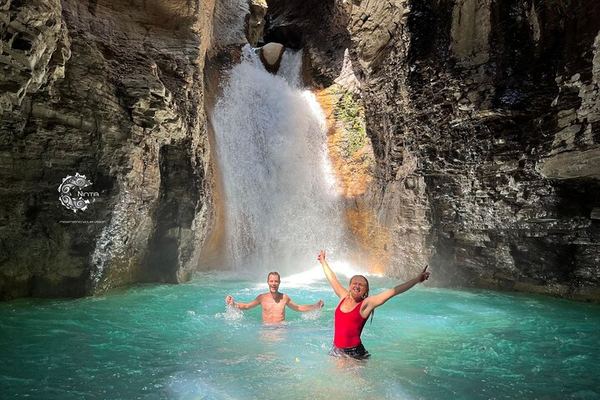 Private La Leona Waterfall Tour with Hotel Transportation, Lunch and Water