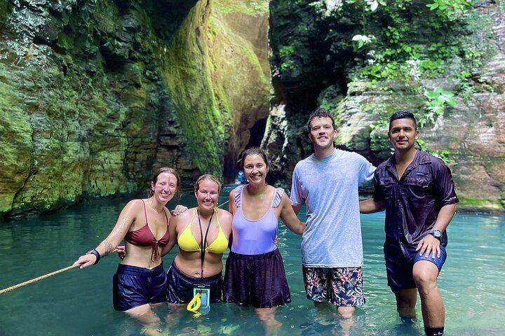 Private La Leona Waterfall Tour with Hotel Transportation, Lunch and Water (1/12)