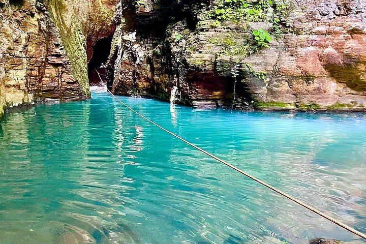 Private La Leona Waterfall Tour with Hotel Transportation, Lunch and Water (8/12)