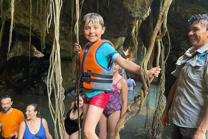 Private La Leona Waterfall Tour with Hotel Transportation, Lunch and Water (11/12)