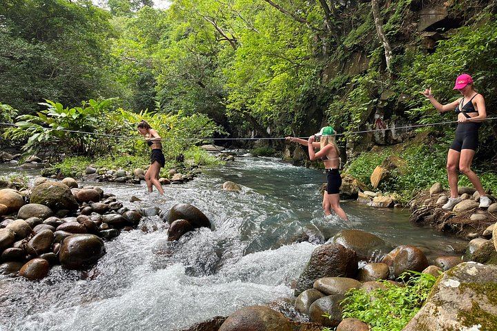 Private La Leona Waterfall Tour with Hotel Transportation, Lunch and Water (7/12)