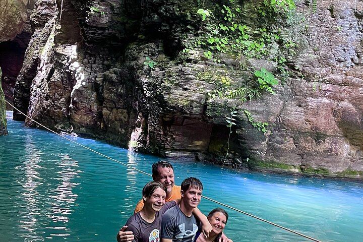Private La Leona Waterfall Tour with Hotel Transportation, Lunch and Water (4/12)