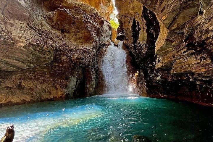 Private La Leona Waterfall Tour with Hotel Transportation, Lunch and Water (12/12)