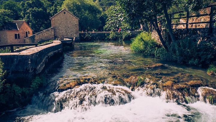 Zadar to Split Transfer via Krka Waterfalls with Three Hour Park Stop and Skradin (4/5)