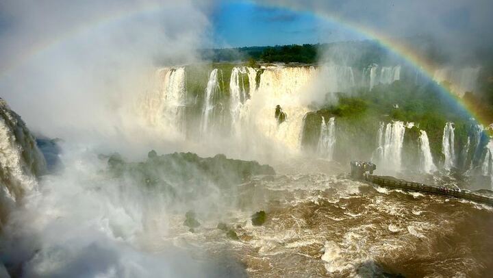 Private Iguazu Falls Tour with Border Photo Stop, Drinks and Two-Day Option (4/12)