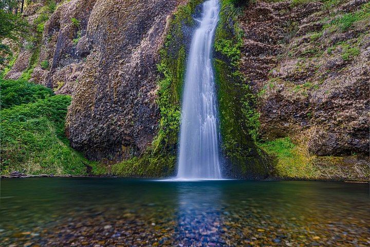 Private Multnomah Falls and Columbia Gorge Tour with Lunch Stop at the Lodge (8/12)