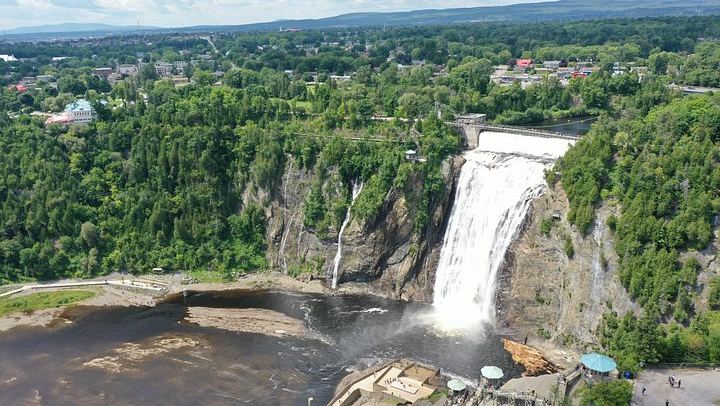 Private Montmorency Falls, Wolfe Redoubt and Île d'Orléans Tour with Manoir Montmorency (1/7)