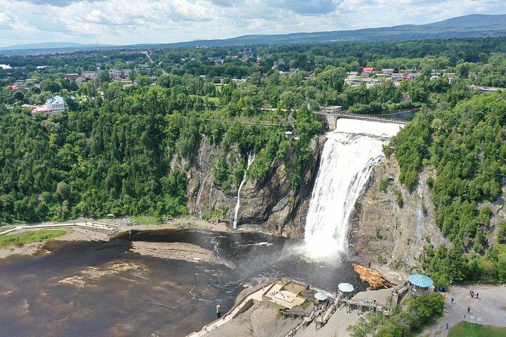 Private Montmorency Falls, Wolfe Redoubt and Île d'Orléans Tour with Manoir Montmorency (1/7)