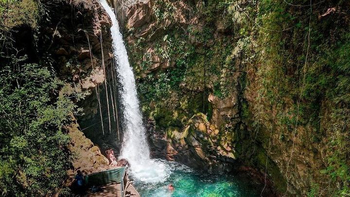 Private Transport Oropendola Waterfall, Buffet Lunch and Rio Negro Hot Springs Tour (1/7)