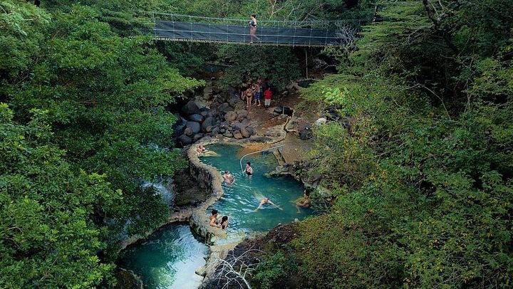 Private Transport Oropendola Waterfall, Buffet Lunch and Rio Negro Hot Springs Tour (2/7)