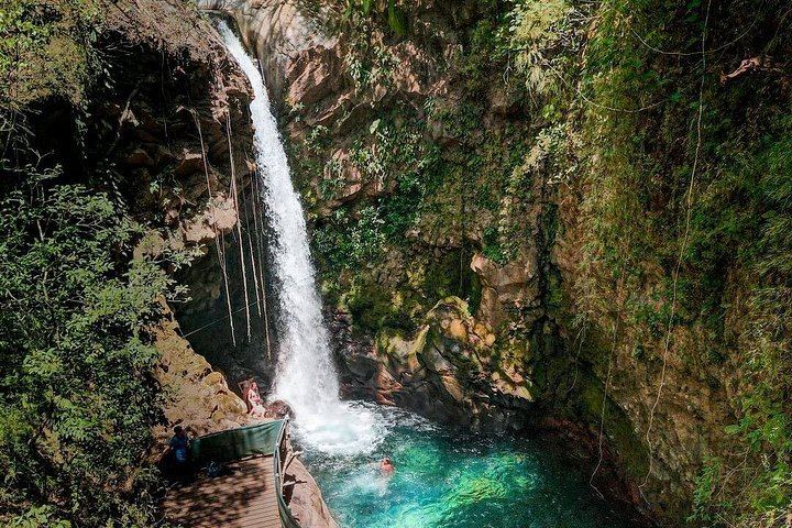 Private Transport Oropendola Waterfall, Buffet Lunch and Rio Negro Hot Springs Tour (1/7)