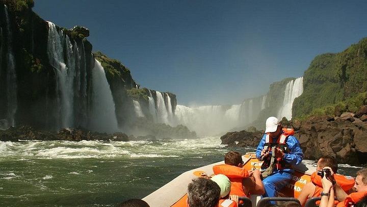 Private Iguassu Falls Brazilian Side Tour with City Drive and Tri-Border Photo Stop (2/10)